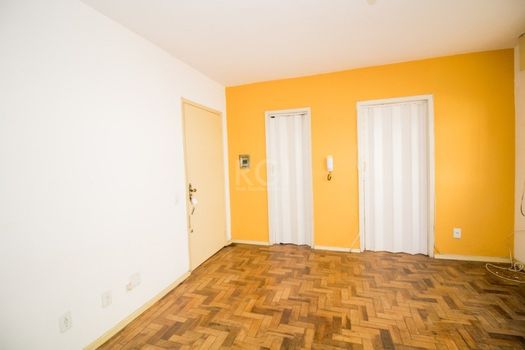 Foto 2 do(a) Apartamento de 1 quartos à venda em Passo da Areia, Porto Alegre