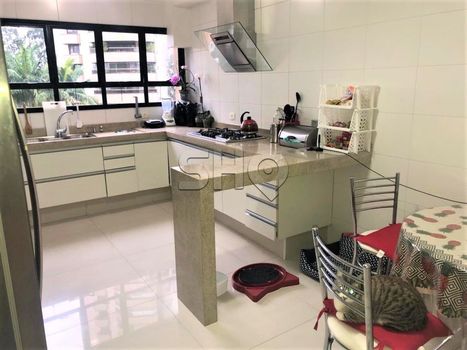 Foto 3 do(a) Apartamento de 4 quartos à venda em Vila Suzana, São Paulo