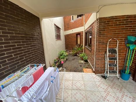 Foto 23 do(a) Casa de 6 quartos à venda em Jardim São Pedro, Porto Alegre