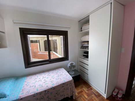 Foto 19 do(a) Casa de 6 quartos à venda em Jardim São Pedro, Porto Alegre