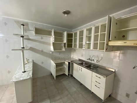 Foto 35 do(a) Casa de 6 quartos à venda em Jardim São Pedro, Porto Alegre