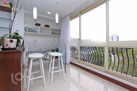 Foto 7 do(a) Apartamento de 3 quartos à venda em Três Figueiras, Porto Alegre