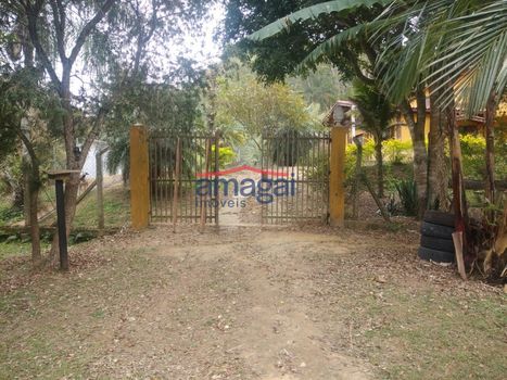 Foto 2 do(a) Fazenda / Sítio / Chácara de 5 quartos à venda em Chácaras Condomínio Recanto Pássaros II, Jacareí