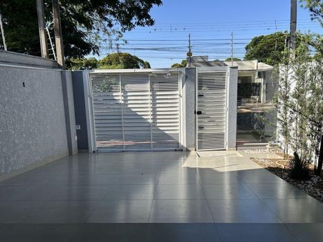 Foto 2 do(a) Casa de 3 quartos à venda em Vila Morangueira, Maringá