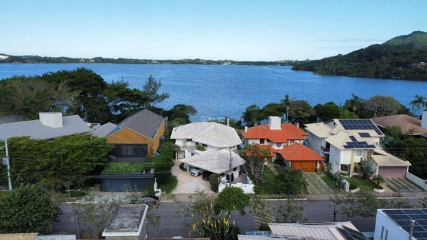 Foto 2 do(a) Casa de 5 quartos à venda em Lagoa da Conceição, Florianópolis