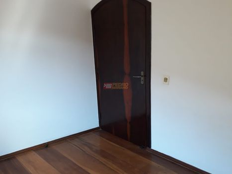 Foto 13 do(a) Casa de 3 quartos à venda em Jardim Las Vegas, Santo André