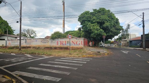 Foto 7 do(a) Terreno false à venda em Zona V, Umuarama