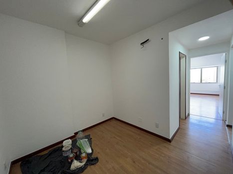 Foto 2 do(a) Sala / Conjunto Comercial false à venda em Santa Lúcia, Vitória