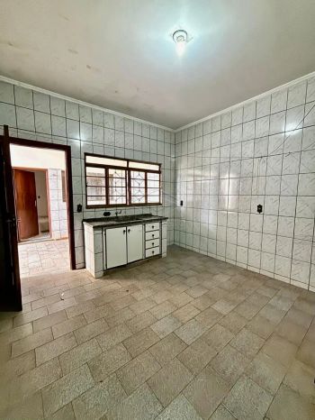 Foto 11 do(a) Casa de 3 quartos à venda em Jardim Ubirama, Lençóis Paulista