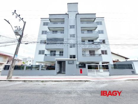 Foto 1 do(a) Apartamento de 2 quartos para alugar em Passa Vinte, Palhoça