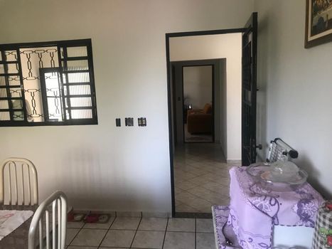 Foto 3 do(a) Casa de 3 quartos à venda em Vila Santo Antônio, Araçatuba