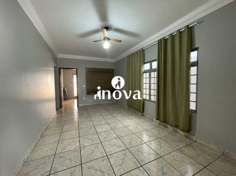 Foto 1 do(a) Casa de 3 quartos à venda em Fabrício, Uberaba