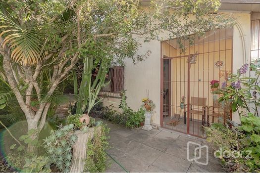 Foto 1 do(a) Casa de 4 quartos à venda em Espírito Santo, Porto Alegre