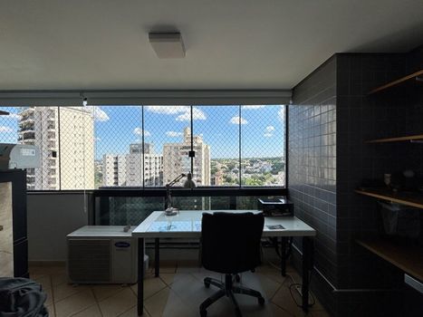 Foto 4 do(a) Apartamento de 3 quartos à venda em Zona 04, Maringá