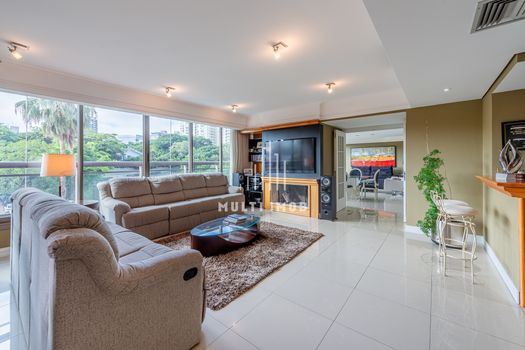 Foto 3 do(a) Apartamento de 4 quartos à venda em Três Figueiras, Porto Alegre