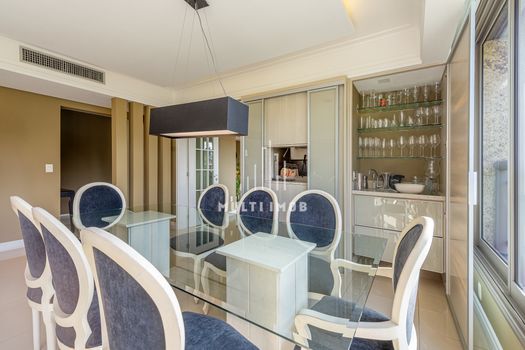 Foto 2 do(a) Apartamento de 4 quartos à venda em Três Figueiras, Porto Alegre