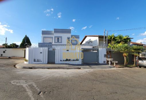 Foto 2 do(a) Casa de 4 quartos à venda em Setor Sul, Goiânia