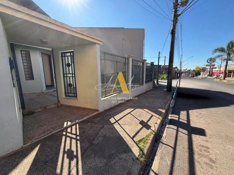 Foto 1 do(a) Casa de 3 quartos à venda em Vila São Lúcio, Botucatu