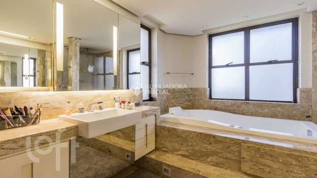 Foto 28 do(a) Apartamento de 4 quartos à venda em Moinhos de Vento, Porto Alegre