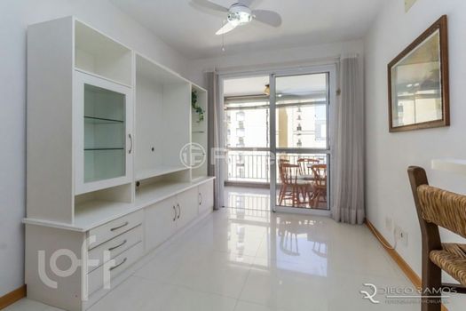 Foto 3 do(a) Apartamento de 2 quartos à venda em Passo da Areia, Porto Alegre