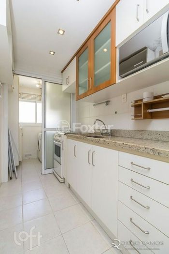 Foto 13 do(a) Apartamento de 2 quartos à venda em Passo da Areia, Porto Alegre