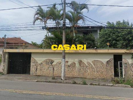 Foto 1 do(a) Casa de 4 quartos à venda em Vila Homero Thon, Santo André