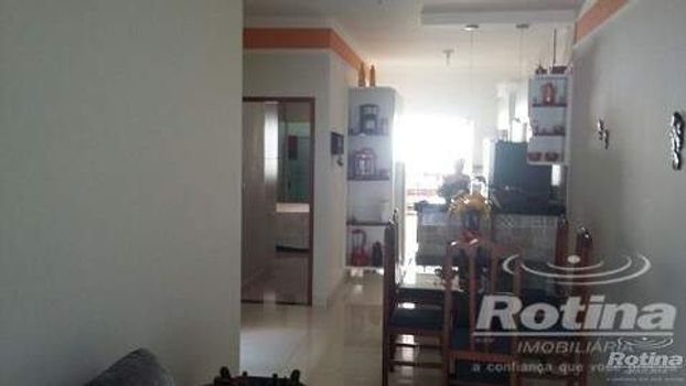 Foto 10 do(a) Casa de 2 quartos à venda em Jardim Europa, Uberlândia