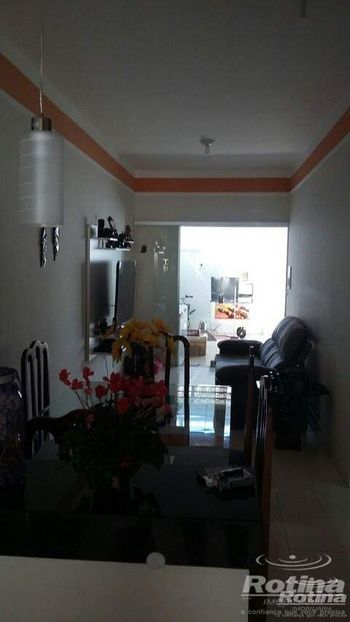 Foto 3 do(a) Casa de 2 quartos à venda em Jardim Europa, Uberlândia