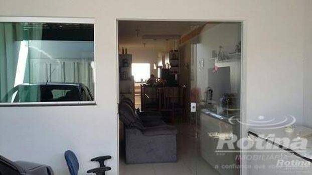Foto 2 do(a) Casa de 2 quartos à venda em Jardim Europa, Uberlândia