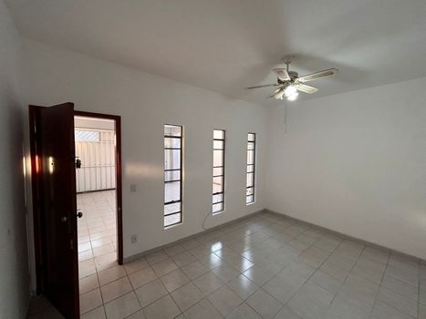 Foto 12 do(a) Casa de 3 quartos à venda em Vila Galvão, Jundiaí