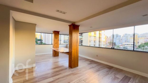 Foto 4 do(a) Apartamento de 4 quartos à venda em Passo da Areia, Porto Alegre