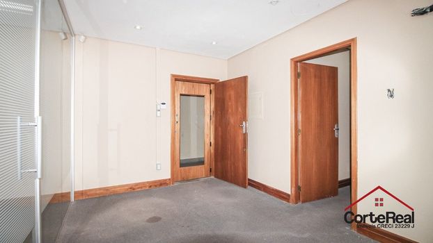Foto 4 do(a) Sala / Conjunto Comercial false à venda em São João, Porto Alegre