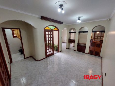 Foto 6 do(a) Casa de 3 quartos para alugar em Jardim Atlântico, Florianópolis