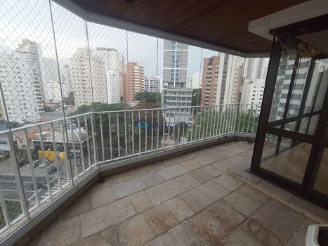 Foto 4 do(a) Apartamento de 3 quartos à venda em Moema, São Paulo