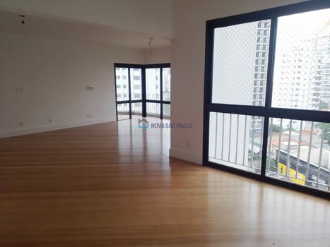 Foto 1 do(a) Apartamento de 3 quartos à venda em Moema, São Paulo