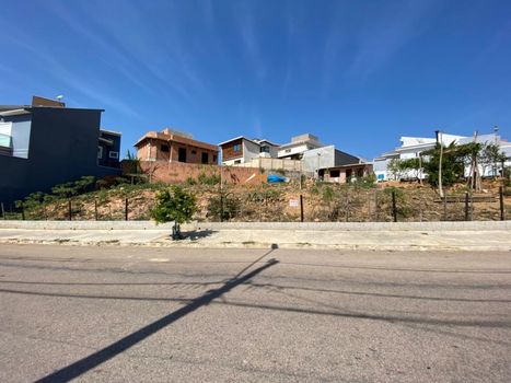 Foto 1 do(a) Terreno false à venda em Loteamento Jardim Ipanema, Jundiaí