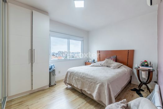 Foto 15 do(a) Apartamento de 3 quartos à venda em Passo da Areia, Porto Alegre