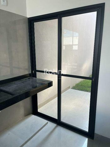 Foto 8 do(a) Casa de 3 quartos à venda em Jardim Brasília, Uberlândia
