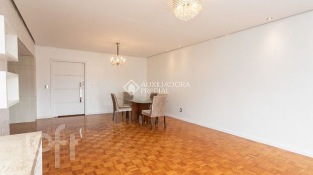 Foto 3 do(a) Apartamento de 3 quartos à venda em Centro Histórico, Porto Alegre