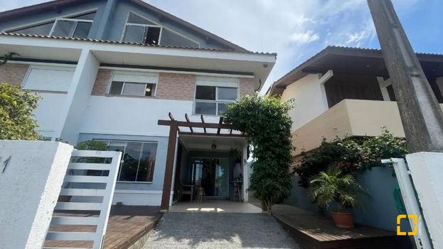 Foto 2 do(a) Casa de 3 quartos à venda em Pântano do Sul, Florianópolis