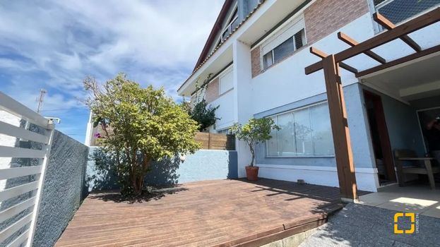 Foto 1 do(a) Casa de 3 quartos à venda em Pântano do Sul, Florianópolis