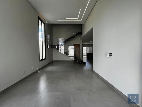 Foto 2 do(a) Casa de 3 quartos à venda em Jardim Colina, Uberlândia