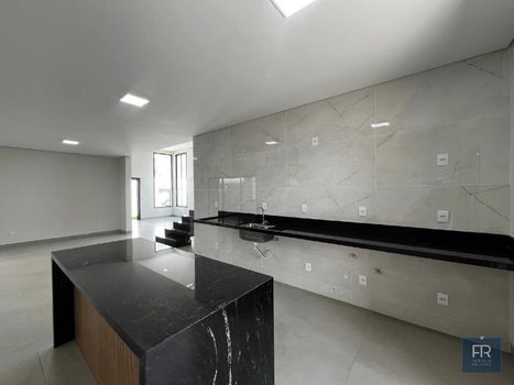 Foto 5 do(a) Casa de 3 quartos à venda em Jardim Colina, Uberlândia