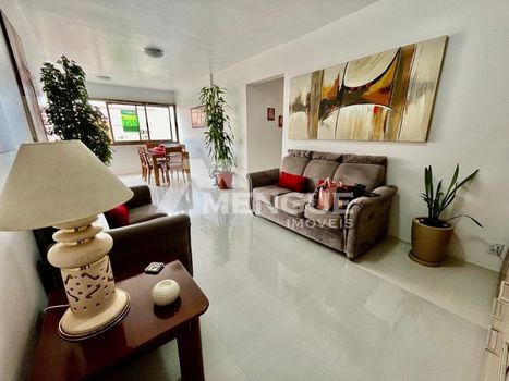Foto 4 do(a) Apartamento de 3 quartos à venda em Vila Ipiranga, Porto Alegre