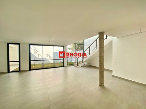 Foto 3 do(a) Casa de 4 quartos à venda em Jardim Prudência, São Paulo