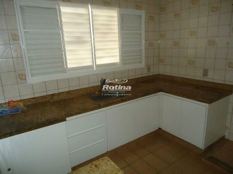 Foto 3 do(a) Casa de 3 quartos à venda em Presidente Roosevelt, Uberlândia