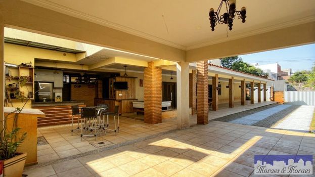 Foto 2 do(a) Casa de 5 quartos à venda em Vila Emília, Maringá