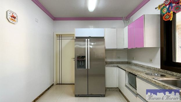 Foto 9 do(a) Casa de 5 quartos à venda em Vila Emília, Maringá
