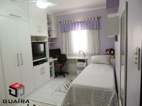 Foto 8 do(a) Casa de 3 quartos à venda em Vila Cecília Maria, Santo André
