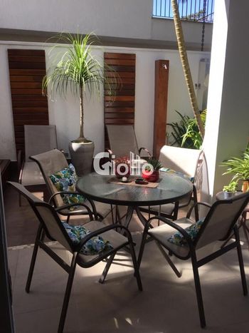 Foto 1 do(a) Casa de 3 quartos à venda em Vila Oliveira, Mogi das Cruzes